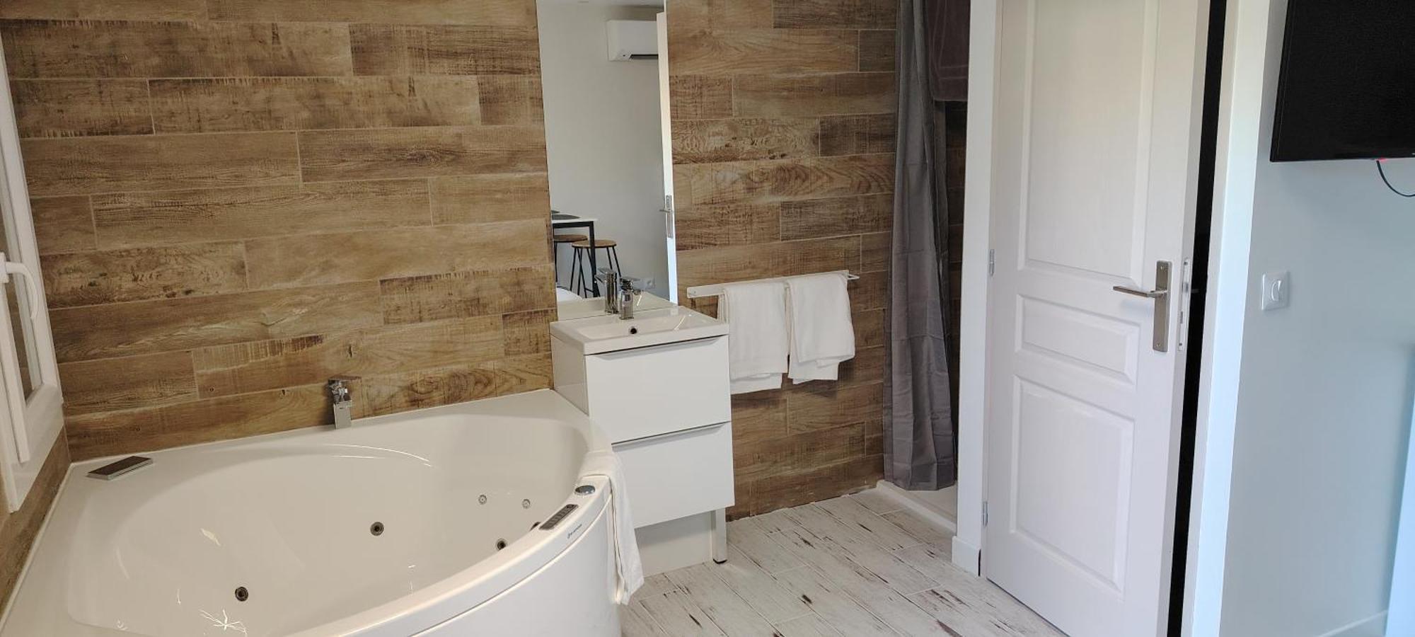 Studio Cosy Balneo Avec Jardin เลอบาร์กาแรส ภายนอก รูปภาพ