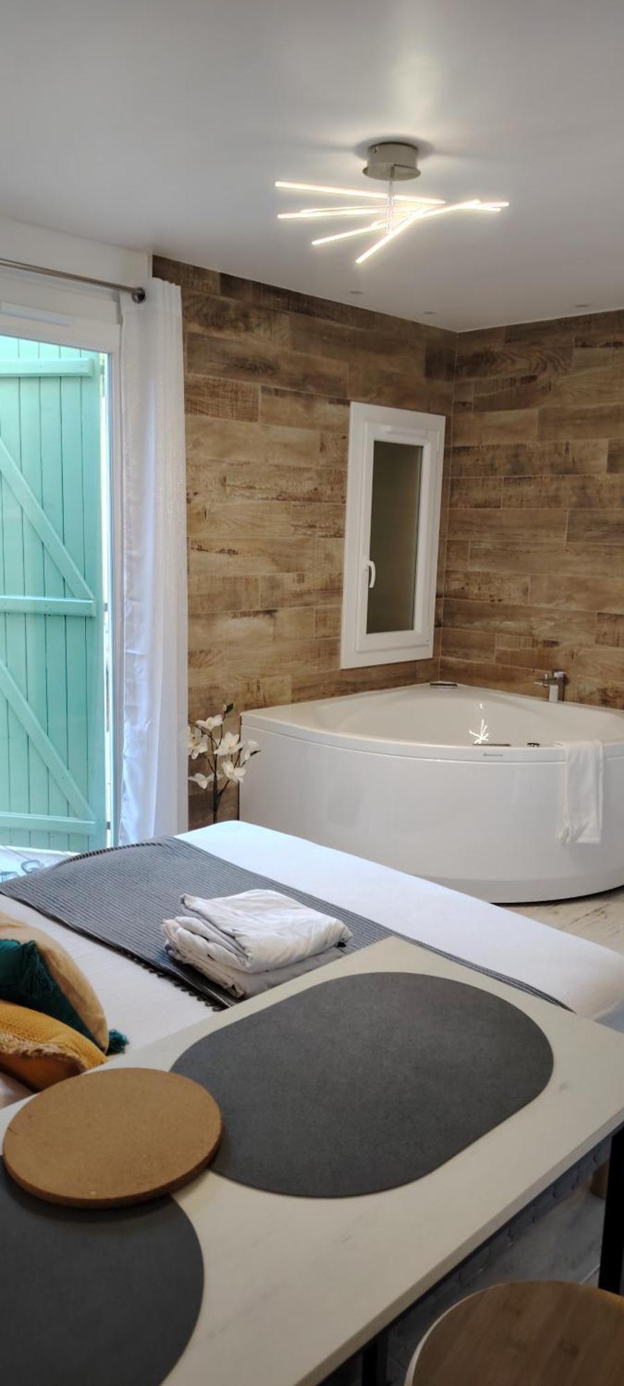 Studio Cosy Balneo Avec Jardin เลอบาร์กาแรส ภายนอก รูปภาพ